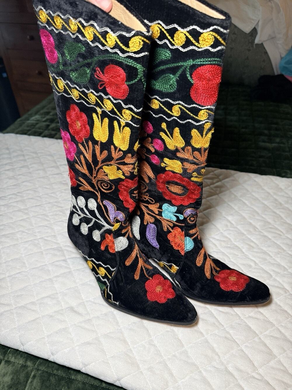Aspiga Embroidered Velvet Knee High Boots | Size 39 🌺